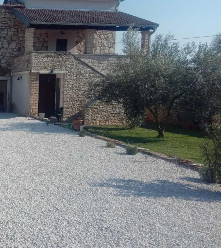 Holiday Home Stancija Becic Mugeba Exterior foto