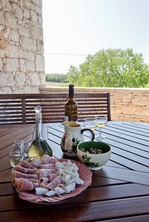 Holiday Home Stancija Becic Mugeba Exterior foto